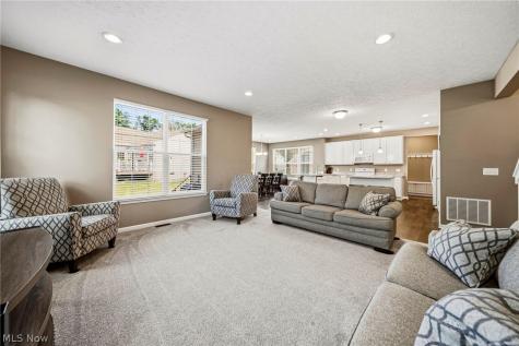 12169 Edgehill Oval Strongsville OH 44149