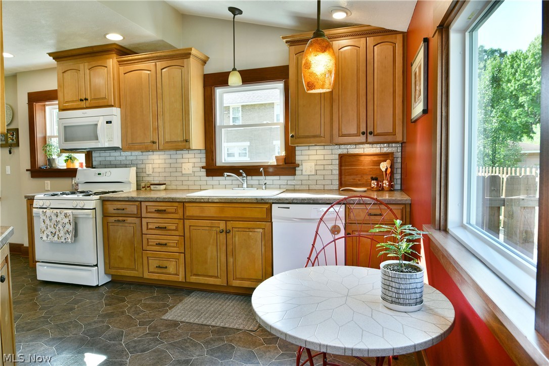2076 Vernon Avenue NW Warren OH 44483