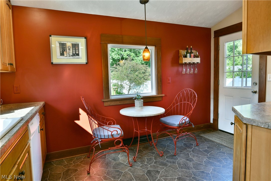 2076 Vernon Avenue NW Warren OH 44483