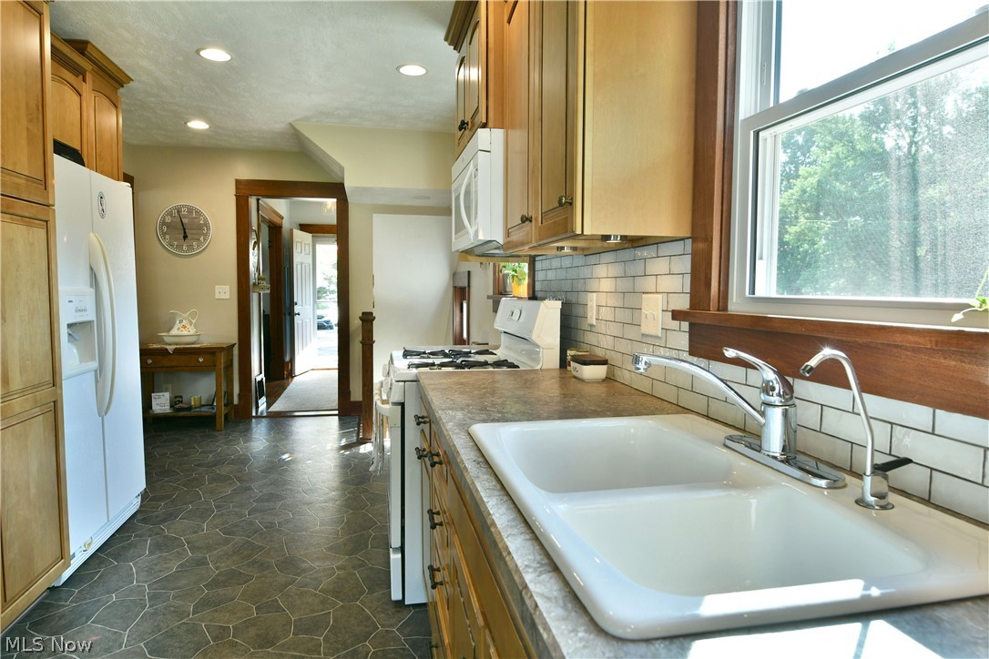 2076 Vernon Avenue NW Warren OH 44483