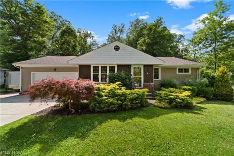 4348 Lansing Drive North Olmsted OH 44070