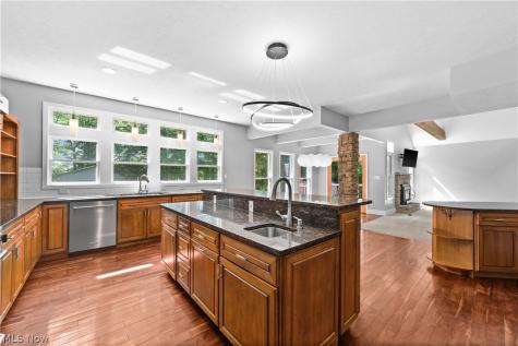 4348 Lansing Drive North Olmsted OH 44070