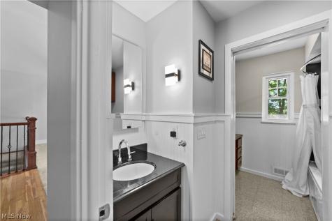 4348 Lansing Drive North Olmsted OH 44070
