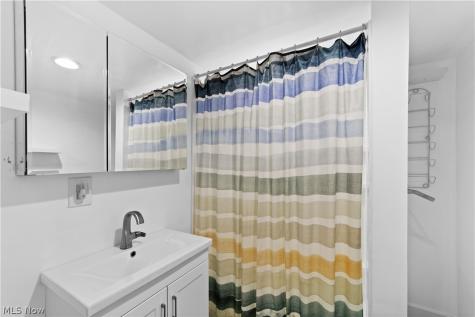 4348 Lansing Drive North Olmsted OH 44070
