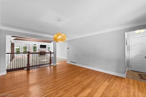 4348 Lansing Drive North Olmsted OH 44070