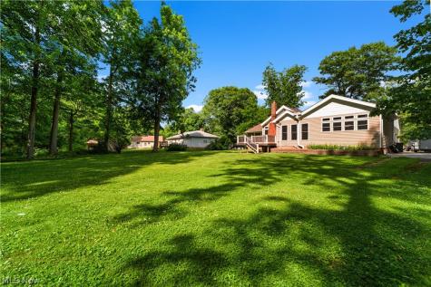 4348 Lansing Drive North Olmsted OH 44070