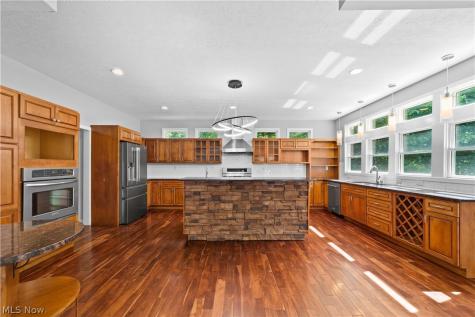 4348 Lansing Drive North Olmsted OH 44070