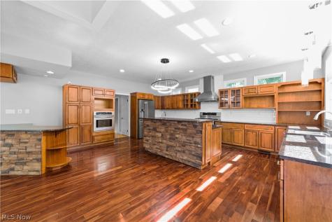 4348 Lansing Drive North Olmsted OH 44070