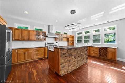 4348 Lansing Drive North Olmsted OH 44070