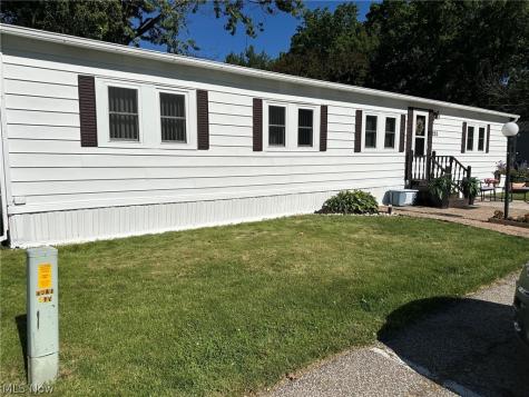 220 Greenbriar Elyria OH 44035
