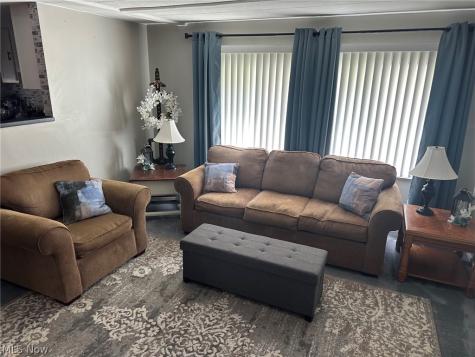 220 Greenbriar Elyria OH 44035