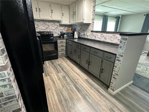220 Greenbriar Elyria OH 44035