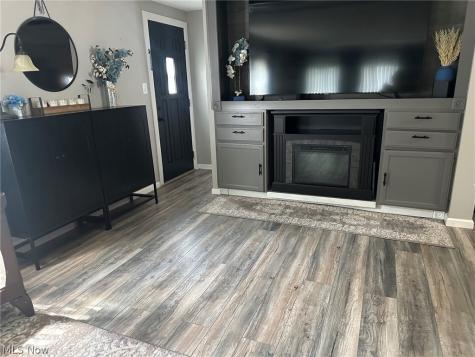 220 Greenbriar Elyria OH 44035