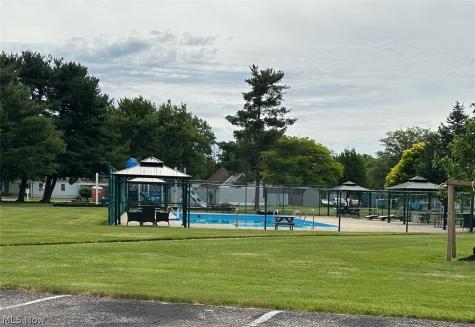220 Greenbriar Elyria OH 44035