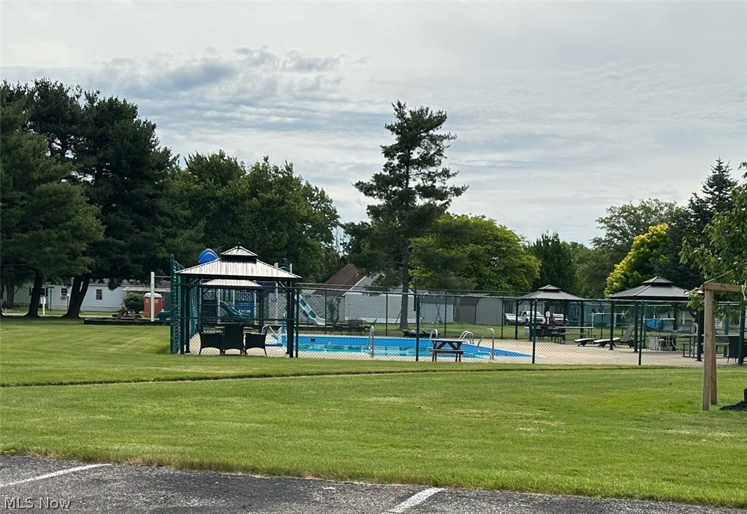 220 Greenbriar Elyria OH 44035