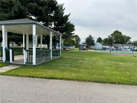 220 Greenbriar Elyria OH 44035