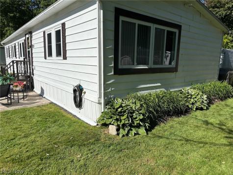 220 Greenbriar Elyria OH 44035