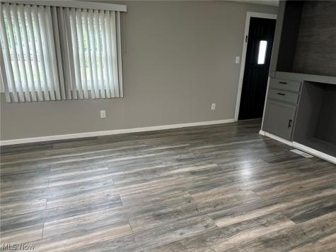 220 Greenbriar Elyria OH 44035