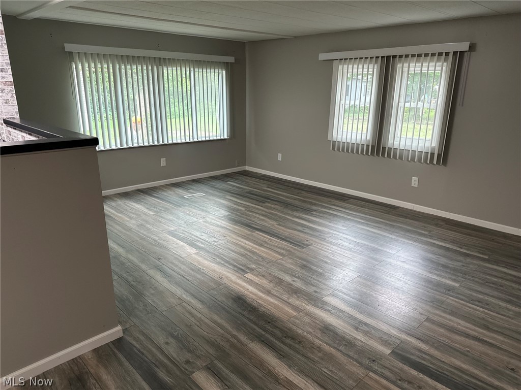 220 Greenbriar Elyria OH 44035