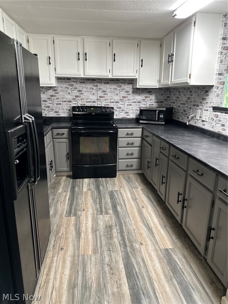 220 Greenbriar Elyria OH 44035