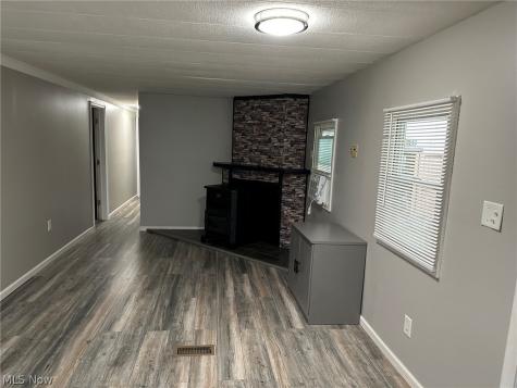 220 Greenbriar Elyria OH 44035