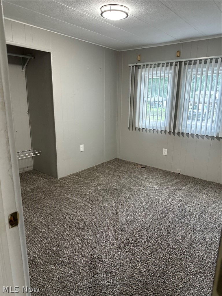 220 Greenbriar Elyria OH 44035