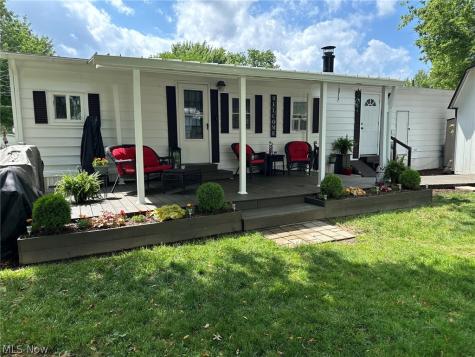 220 Greenbriar Elyria OH 44035