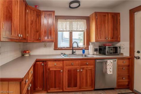 2116 Newton Street Akron OH 44305