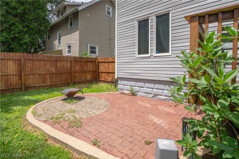 2116 Newton Street Akron OH 44305