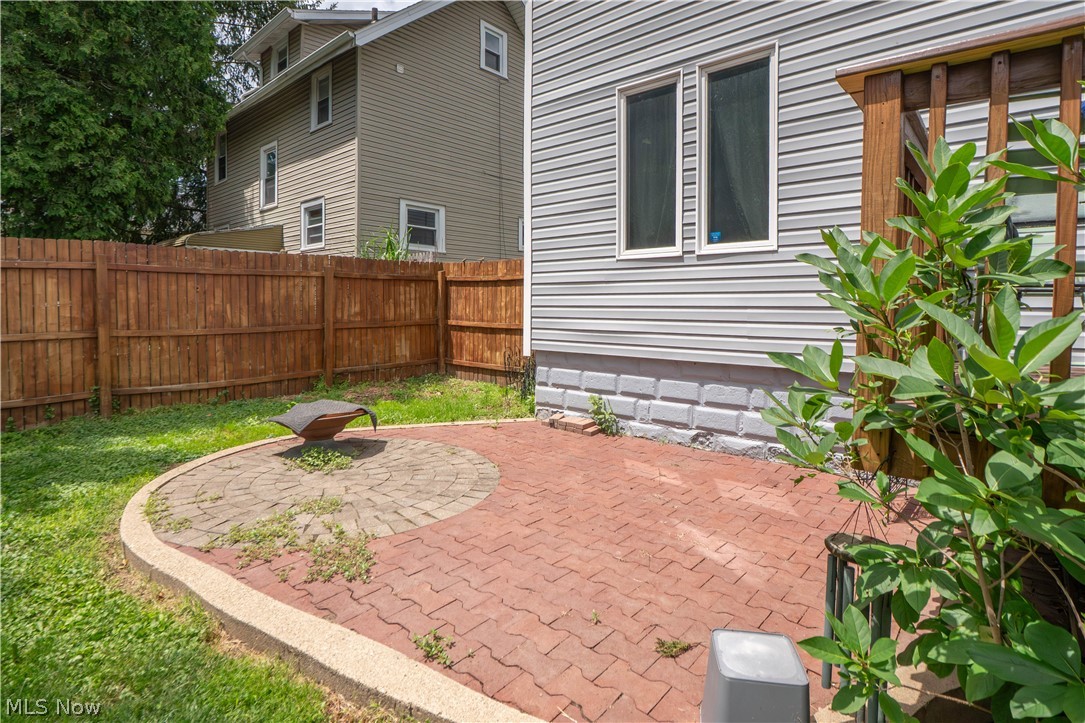 2116 Newton Street Akron OH 44305