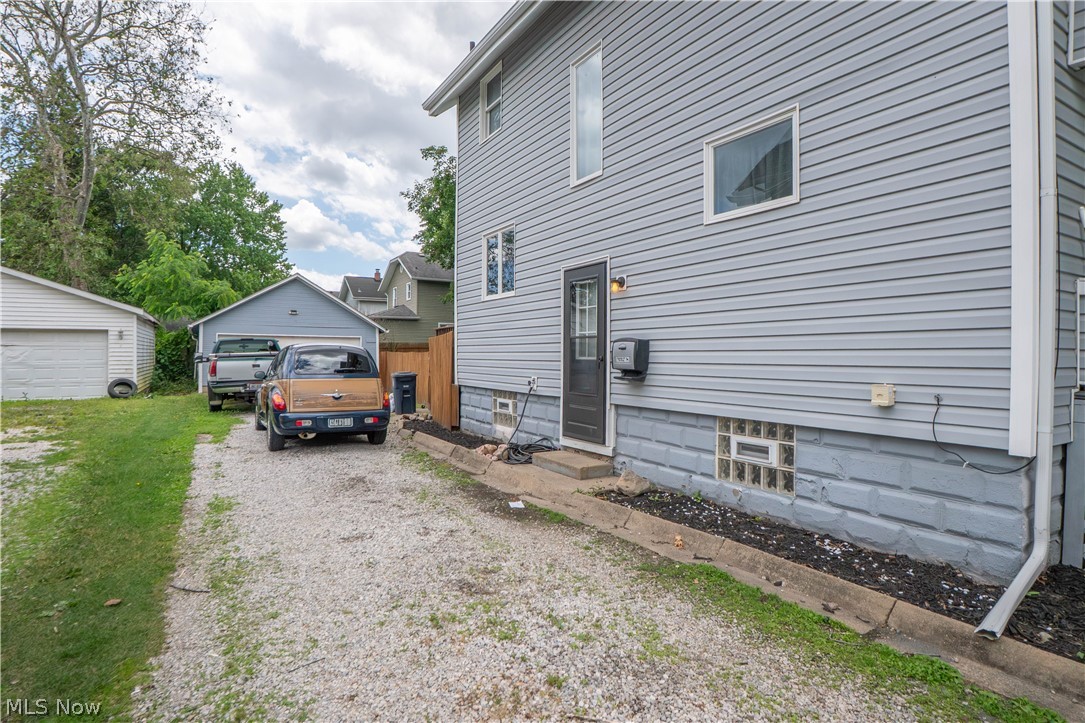 2116 Newton Street Akron OH 44305