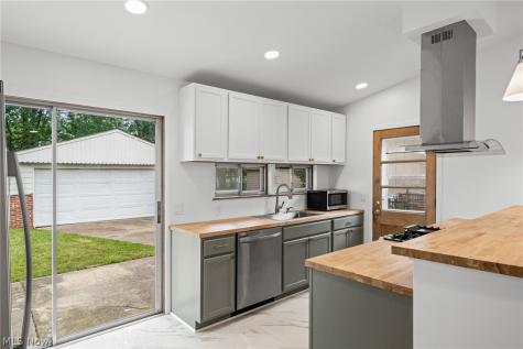 864 Wilder Avenue Elyria OH 44035