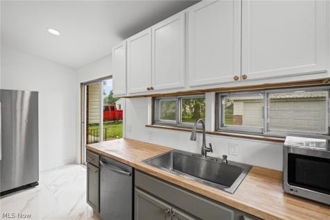 864 Wilder Avenue Elyria OH 44035
