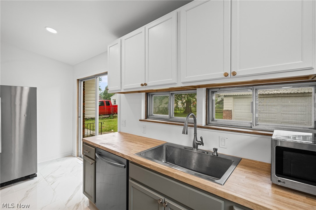 864 Wilder Avenue Elyria OH 44035