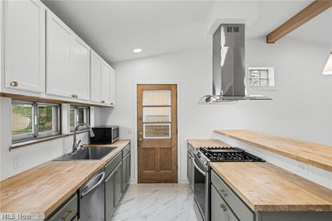 864 Wilder Avenue Elyria OH 44035