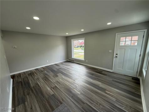 325 E 257 Street Euclid OH 44132