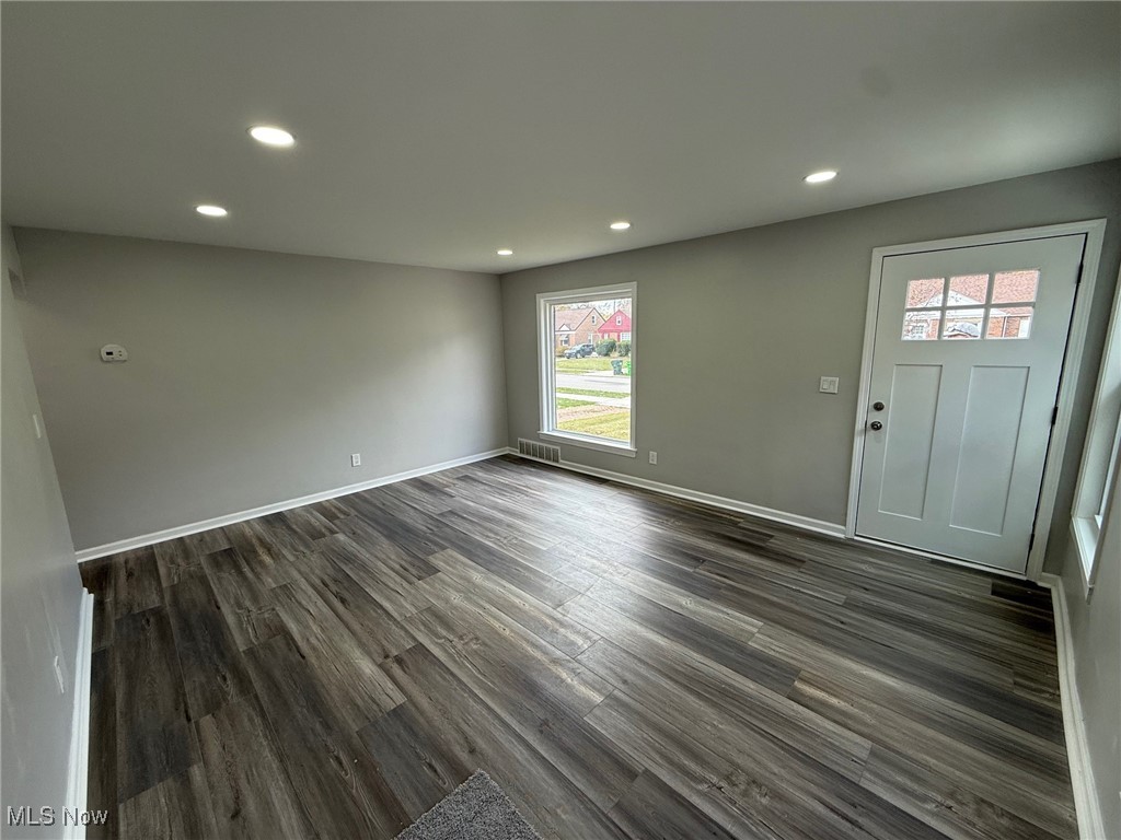 325 E 257 Street Euclid OH 44132