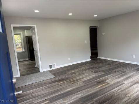 325 E 257 Street Euclid OH 44132