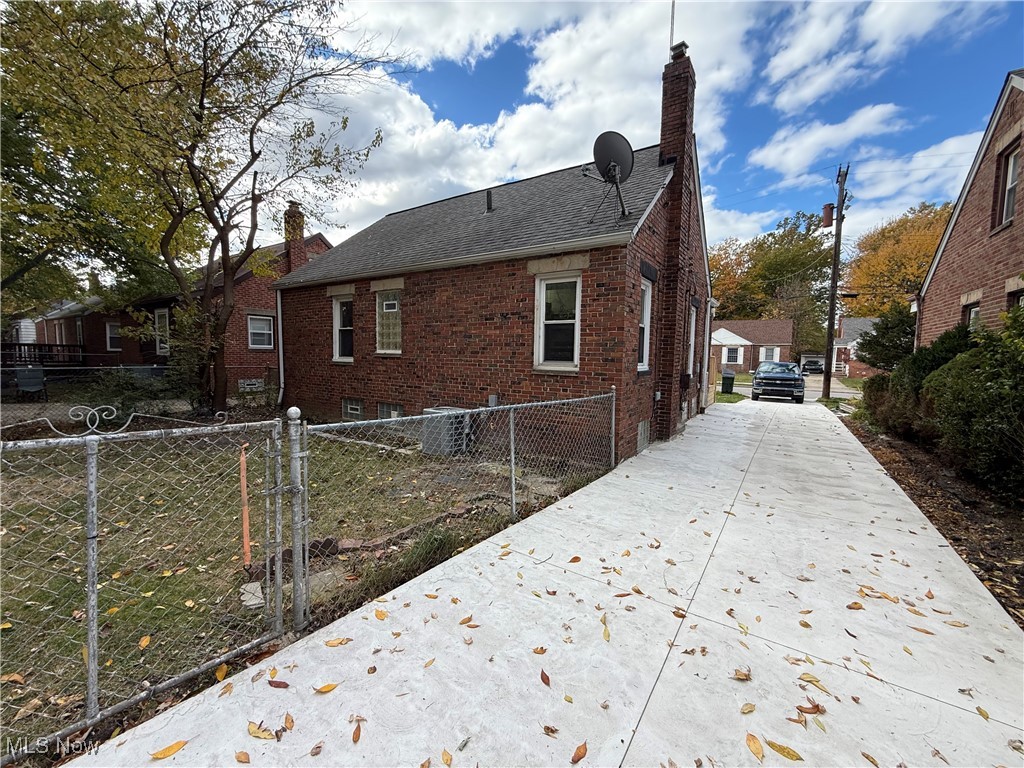 325 E 257 Street Euclid OH 44132