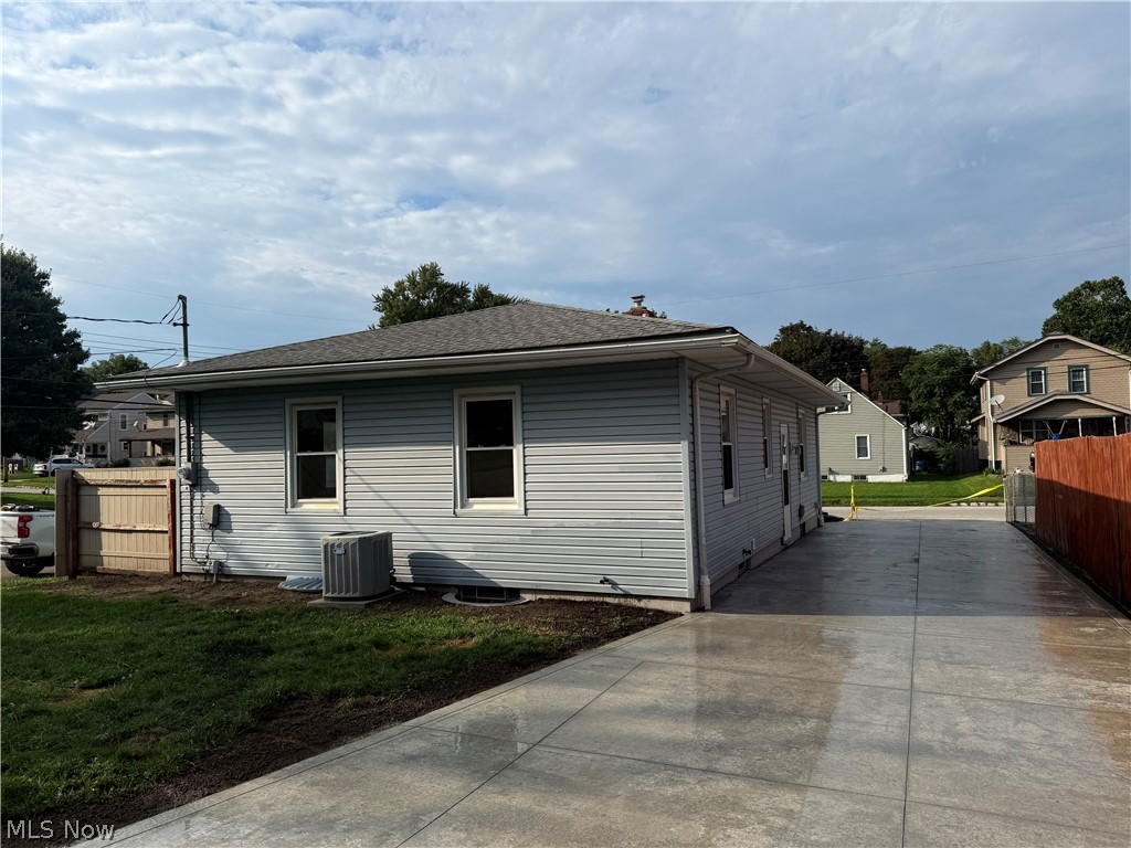 2524 Albrecht Avenue Akron OH 44312