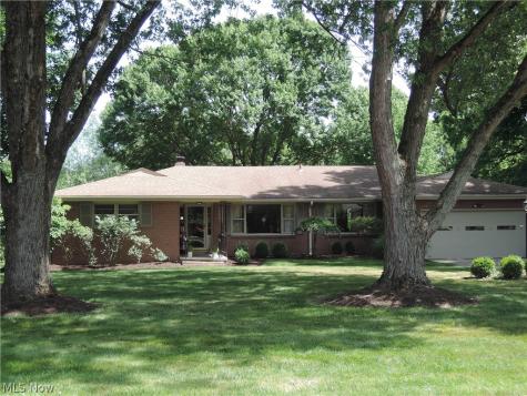 2004 Burning Tree Lane Youngstown OH 44505