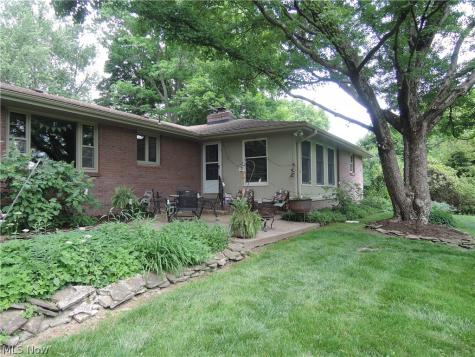 2004 Burning Tree Lane Youngstown OH 44505