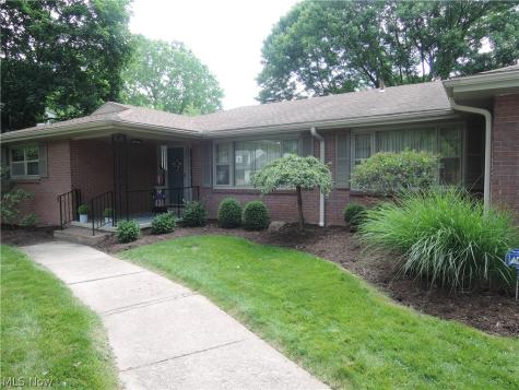 2004 Burning Tree Lane Youngstown OH 44505