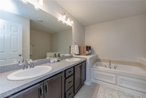 2436 Roxboro Street Avon OH 44011