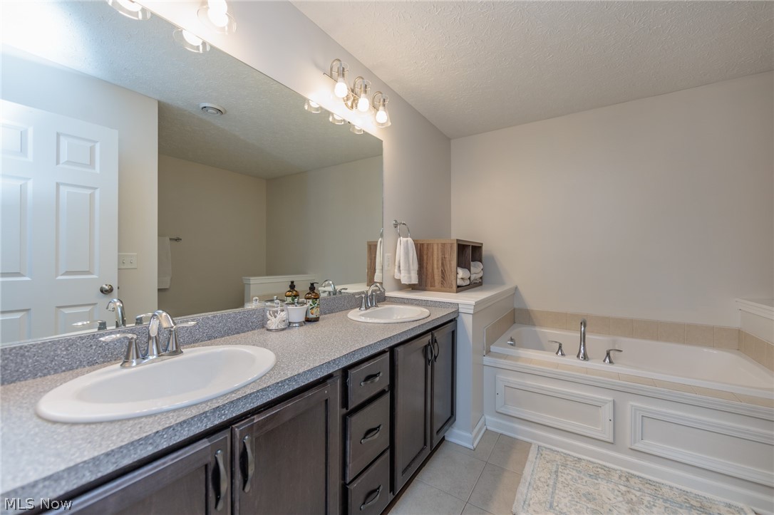 2436 Roxboro Street Avon OH 44011