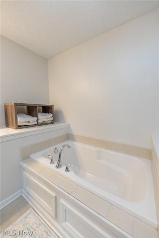 2436 Roxboro Street Avon OH 44011