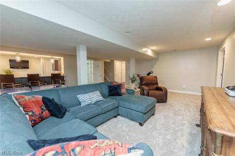 2436 Roxboro Street Avon OH 44011