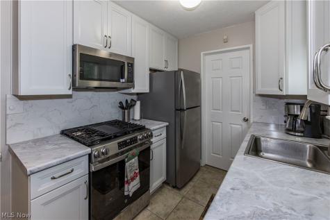 69 N Oakmont Drive Northfield OH 44067