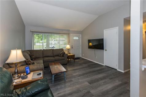 69 N Oakmont Drive Northfield OH 44067