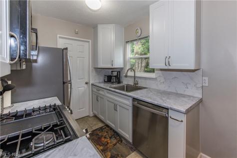 69 N Oakmont Drive Northfield OH 44067